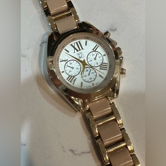 New York & Co. Pink Gold tone watch NWT - Picture 2 of 4